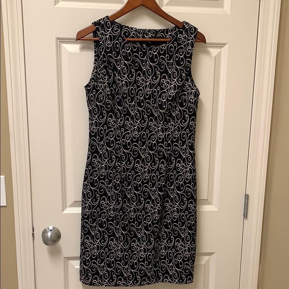 connected apparel Black Sleeveless Sheath Dress with White Swirl Pattern